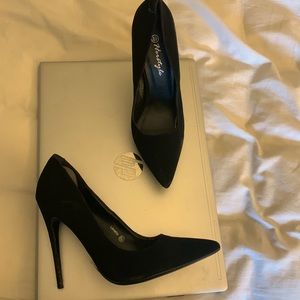Black pump heel